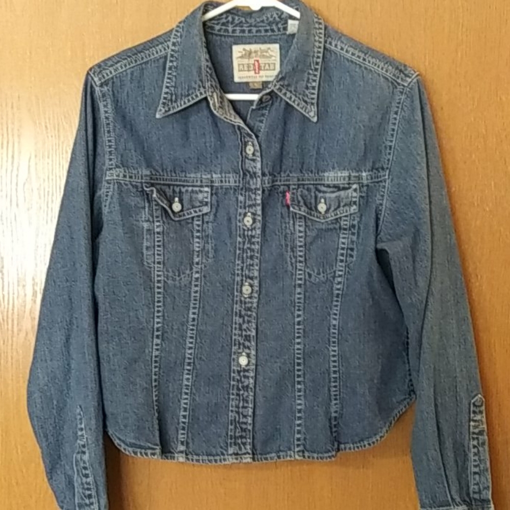 Levis red tag button up top